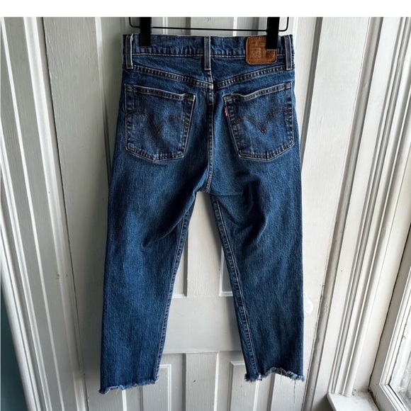 Levi’s Wedgie Straight Raw Hem Jeans - Picture 3 of 6